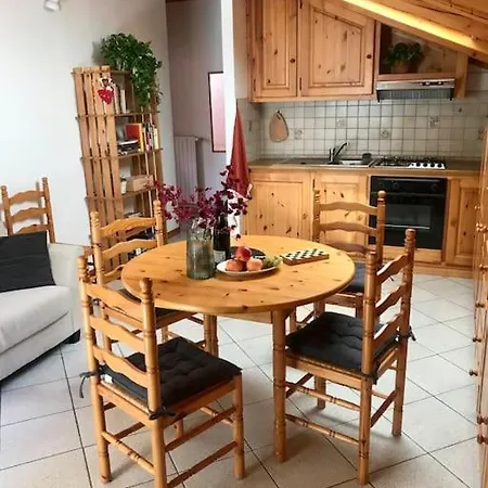 Apartman Mansarda Tra Le Montagne *