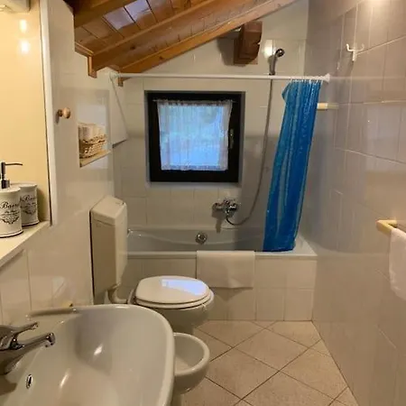 Mansarda Tra Le Montagne Apartman *